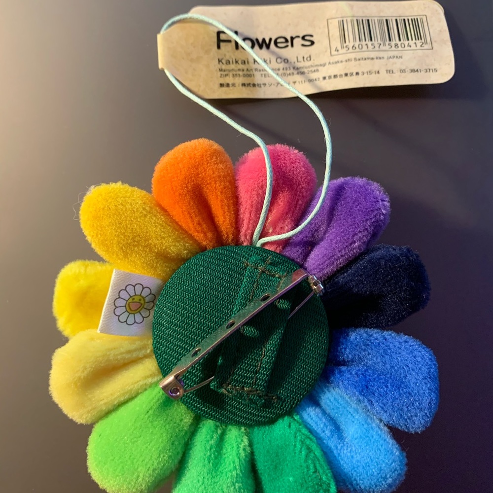 Takashi Murakami Flower Pin - Picture 2 of 4